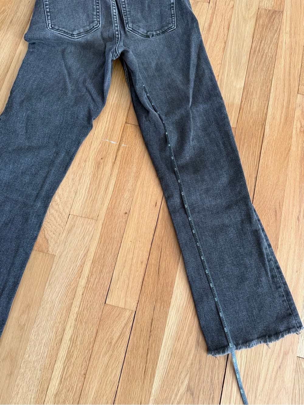 Everlane 90s Cheeky Jeans with Raw Hem - Picture 8 of 8